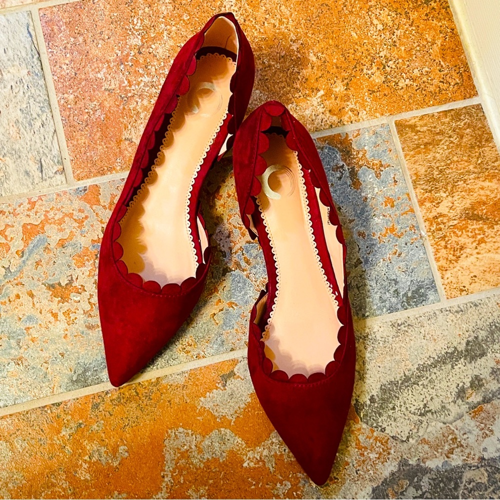 👠Gorgeous Scalloped D’Orsay Style Kitten Heel Felt/Suede-like Burgundy Pumps!